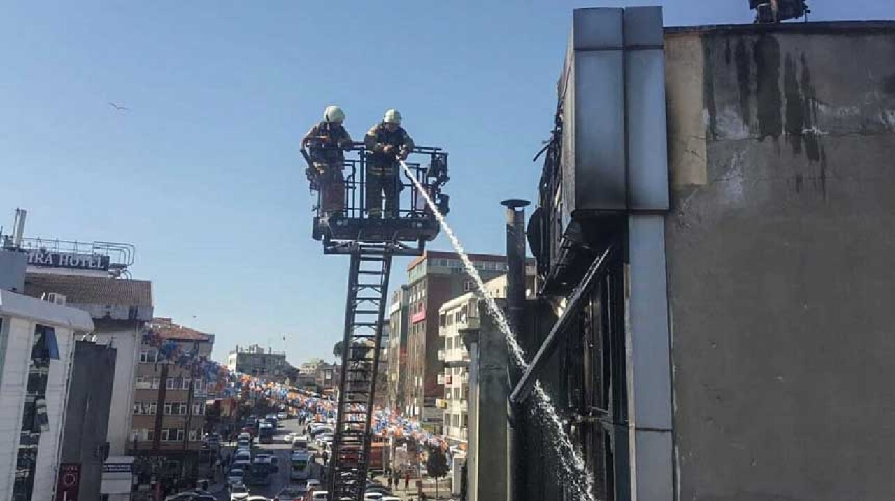 Kartal'da dış cephe yangını