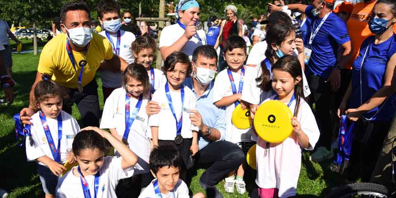 Kadıköy Belediyesi Amazfit Cadde 10K Koşusu ve Spor Festivali başladı