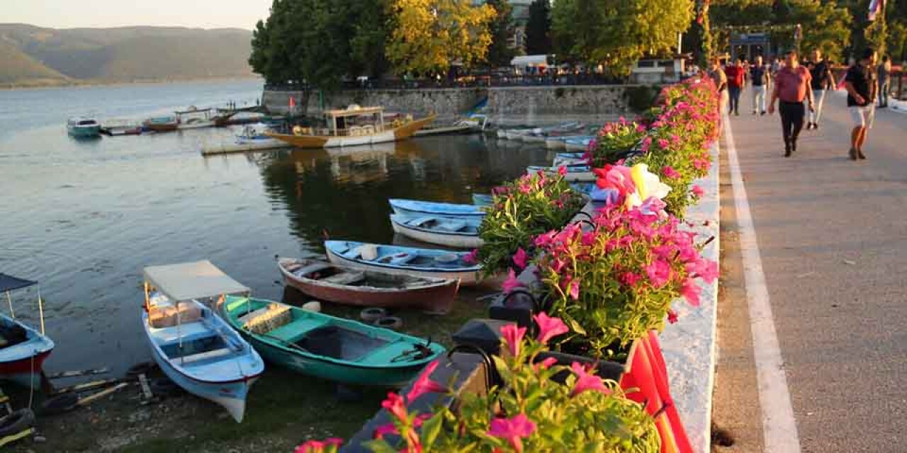 Gölyazı çiçeklerle şenlendi