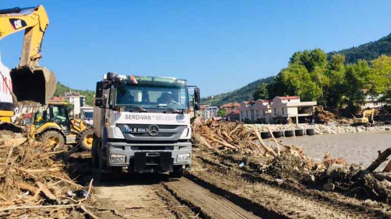 Serdivan Belediyesi Afet Bölgelerinde Çalışmaya Devam Ediyor