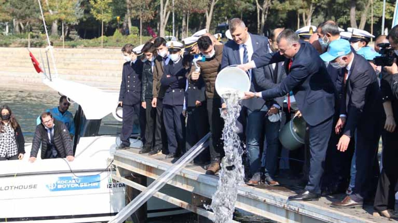 Hereke sahilinden 6 bin balık denize bırakıldı