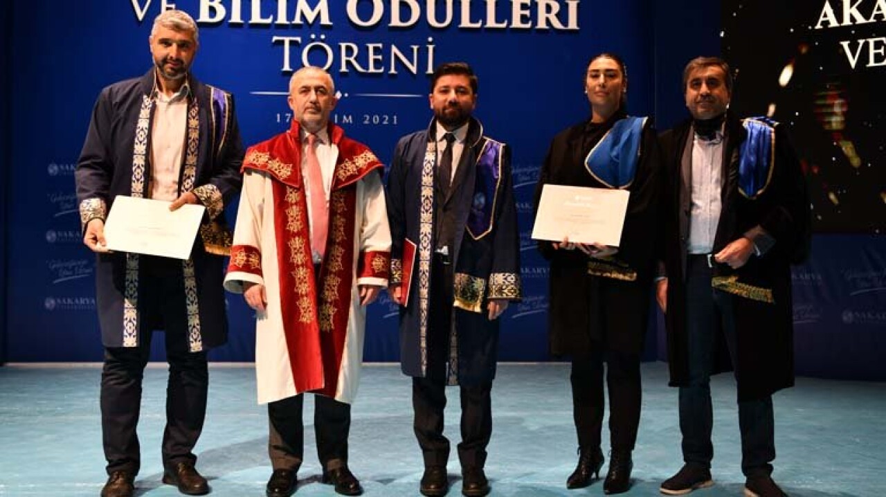 SAÜ'de Akademik Yükselme ve Bilim İnsanı Ödülleri Töreni Düzenlendi