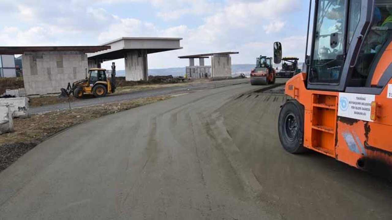 Süleymanpaşa Otogar bağlantı yollarında beton yol serimi tamamlandı