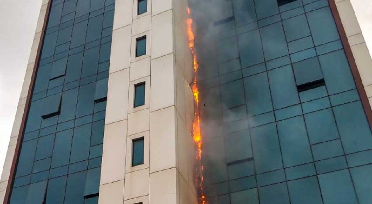 Ataşehir'de dış cephe yangını