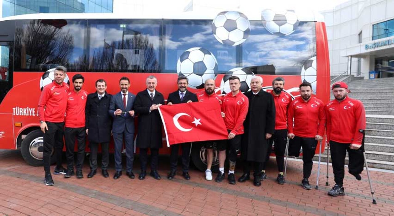 Ampute Futbol Milli Takımı’na Kocaeli Büyükşehir’den otobüs