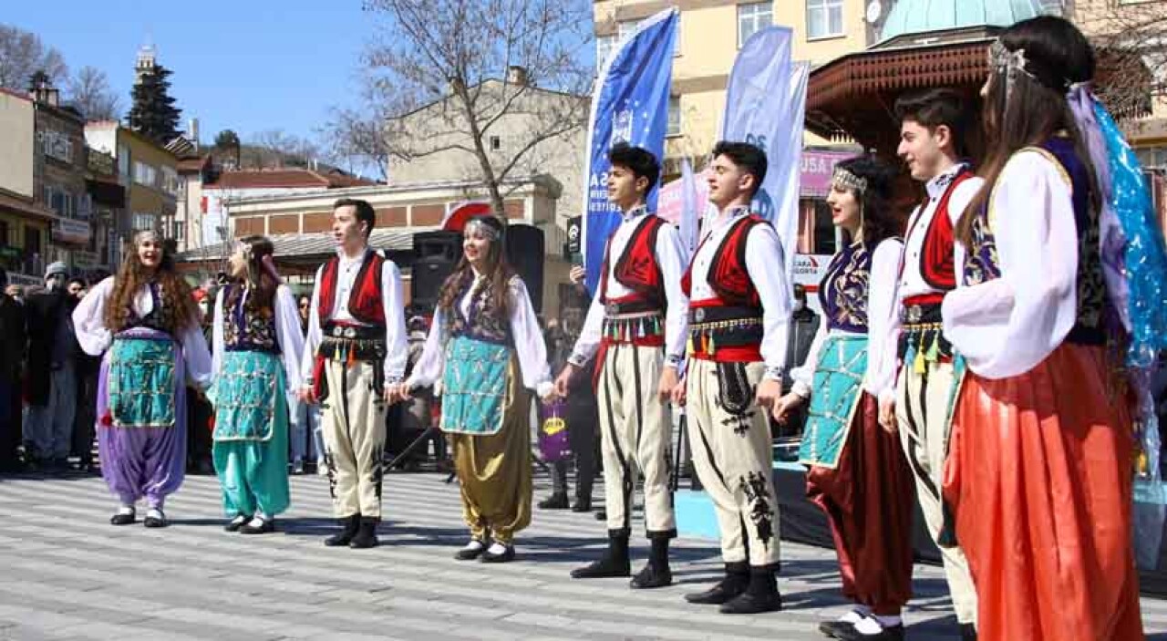 Nevruz Bayramı Bursa'da coşkuyla kutlandı