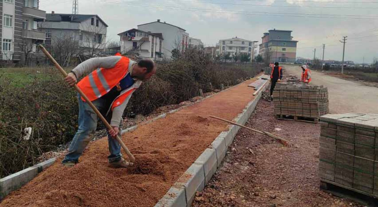 Kartepe'ye bin metrelik kaldırım çalışmasına başlandı