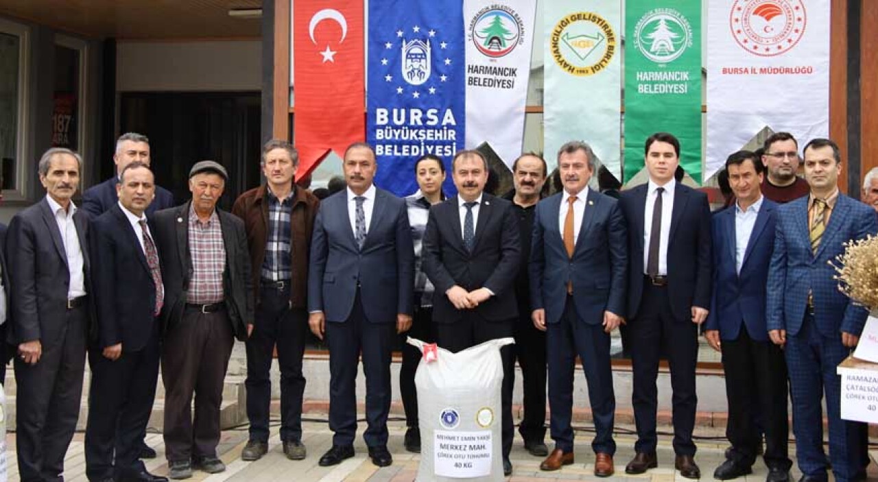 Bursa'da çiftçilere 1600 kilo çörek otu tohumu dağıtıldı