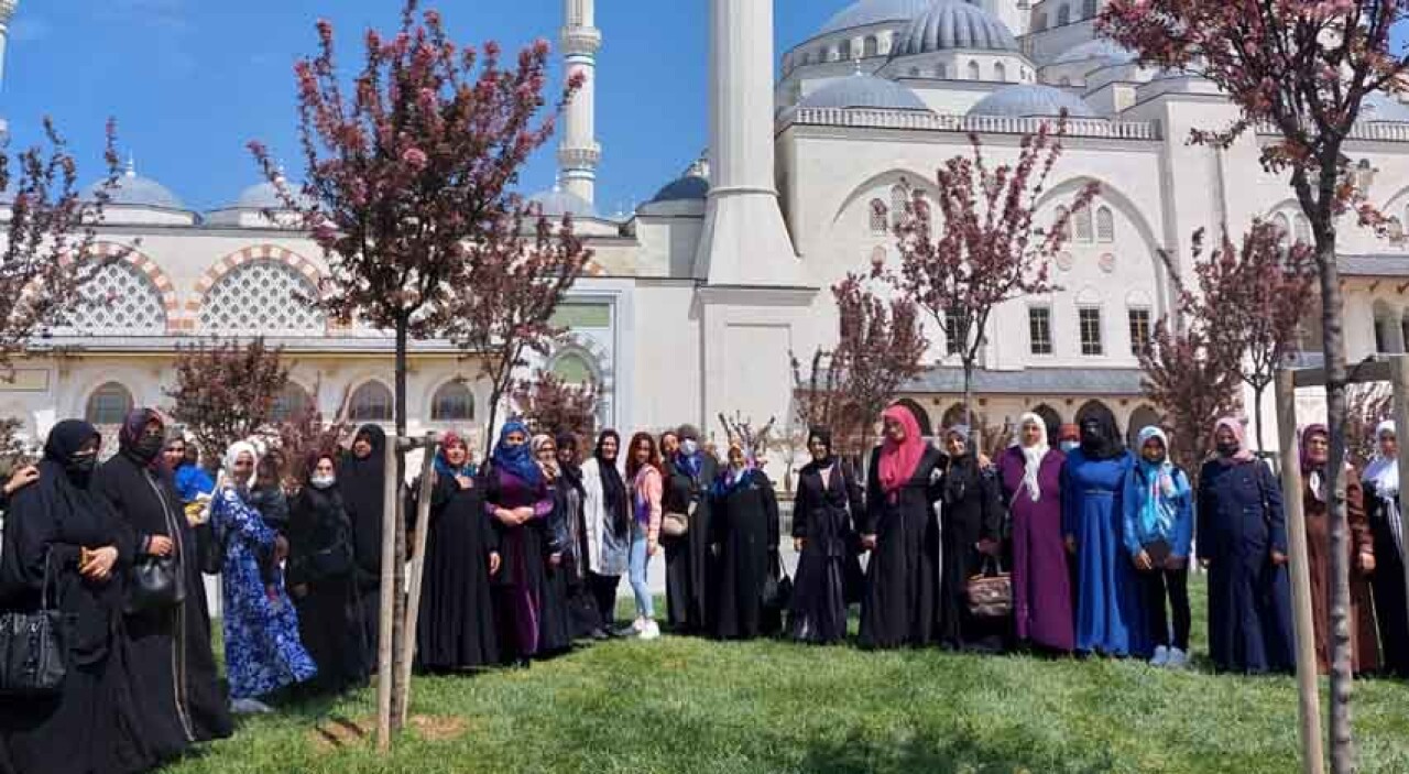 AK Kadın Dilovası'ndan Her Hafta İstanbul Gezisi