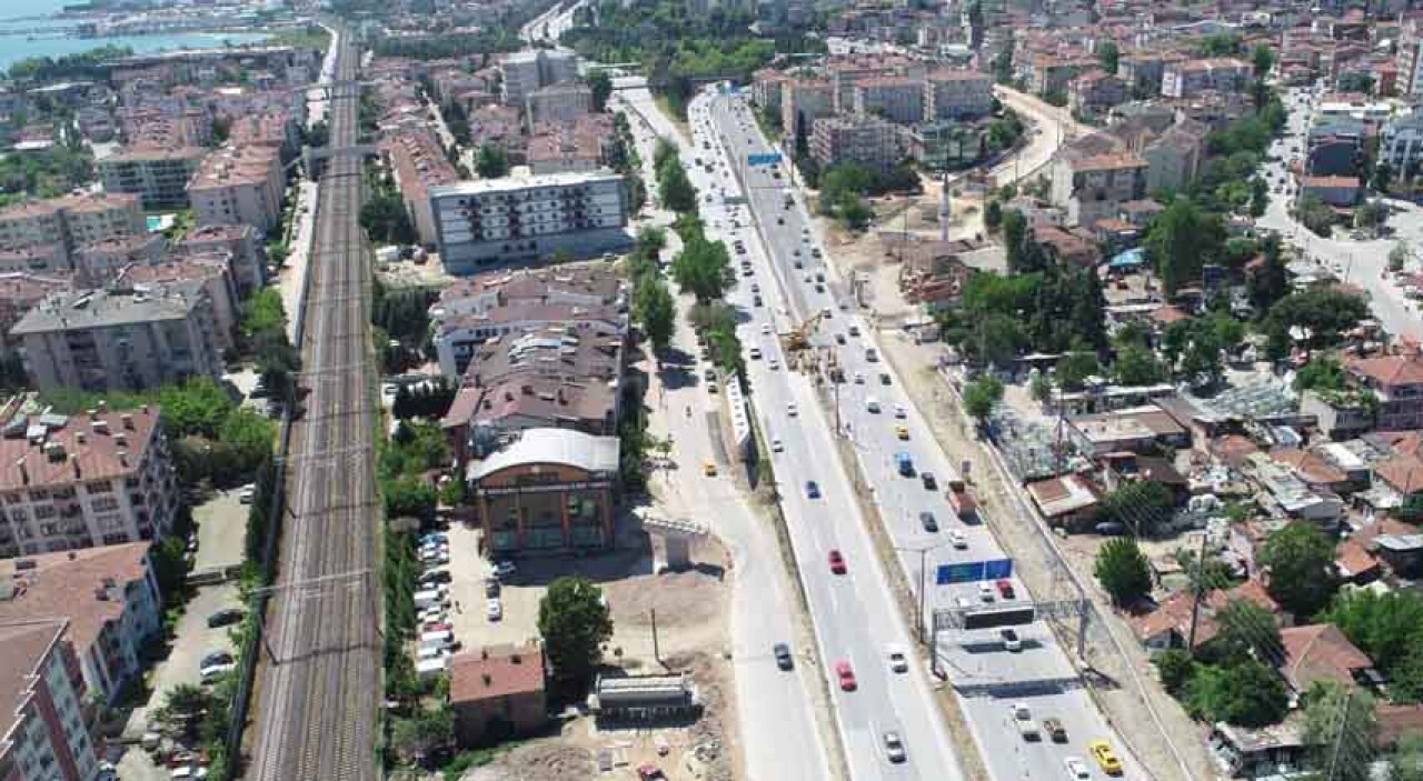 D-100’de birer şerit trafiğe kapatıldı