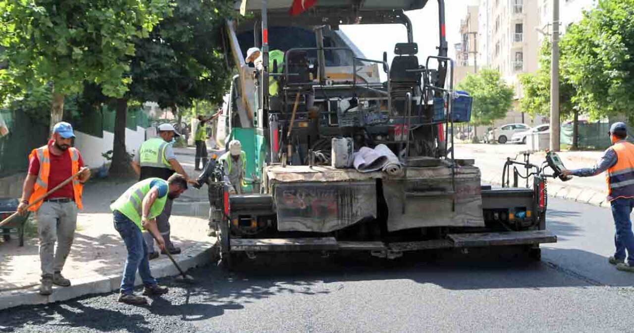 Şehit Oktay Kaya Caddesi’ne son kat asfalt seriliyor