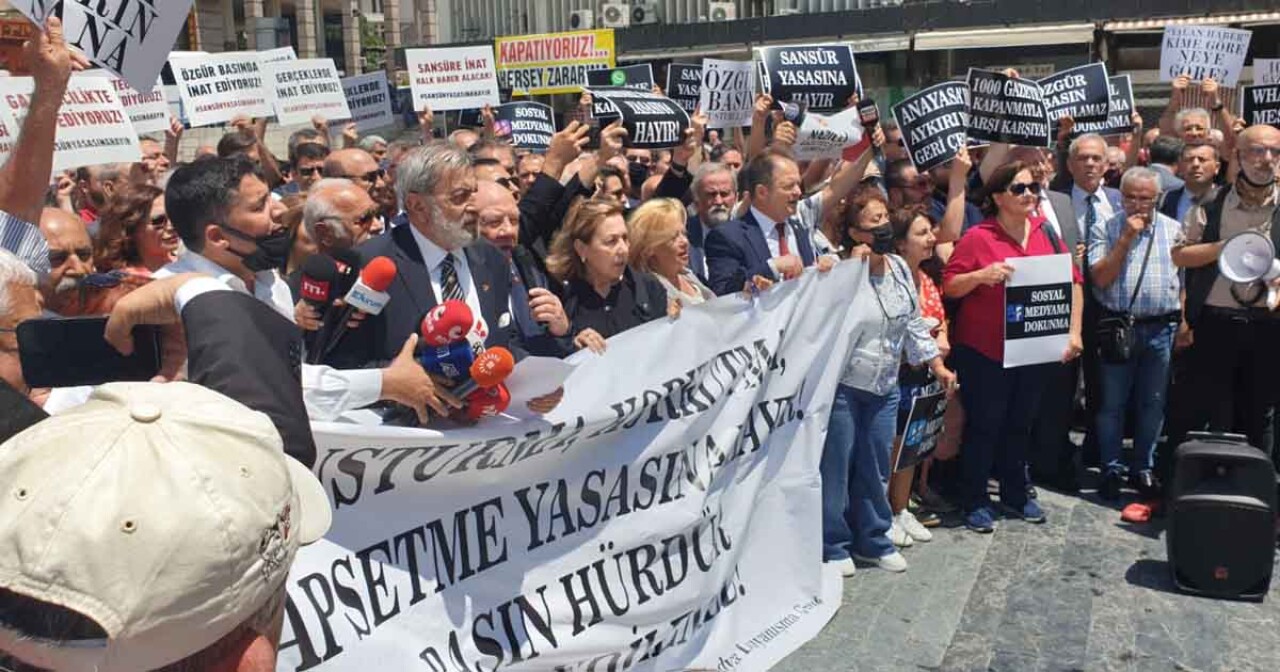 'Medya yasası geri çekilmeli'