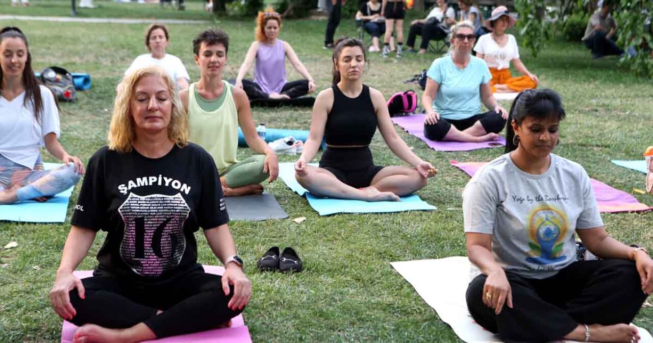 Yoga tutkunları Nilüfer’de buluştu