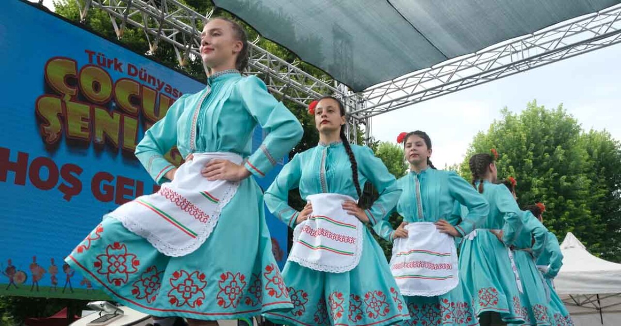 Türk dünyası çocukları şenlikte buluştu