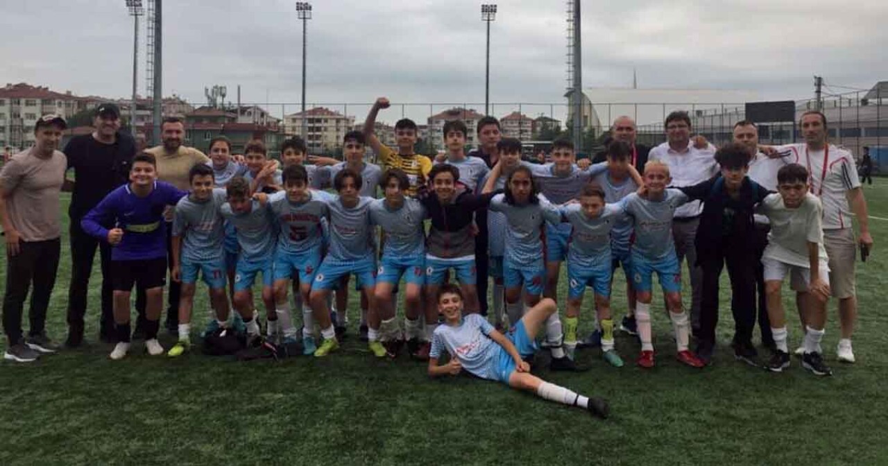 Yalova Üniversitesi U14 Futbol Takımı Finalde