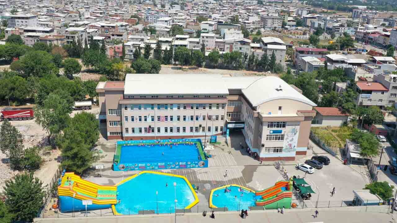 Tatil köyü değil, okul bahçesi