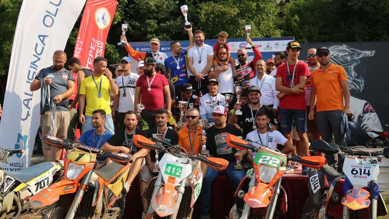 Kocaeli'nde düzenlenen Süper Enduro Şampiyonası nefesleri kesti