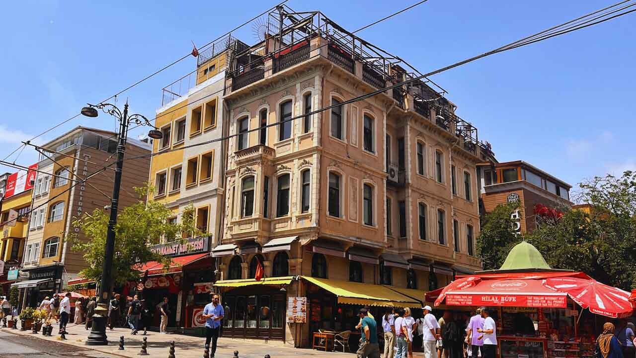 Ayasofya Camii’nin 150 yıllık komşusu satılık