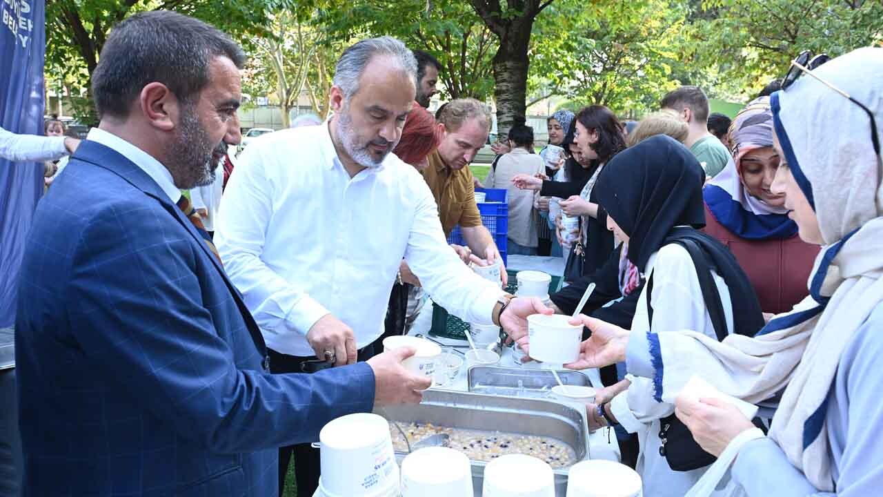 Bursa'da çölyak hastalarına özel glütensiz aşure dağıtıldı