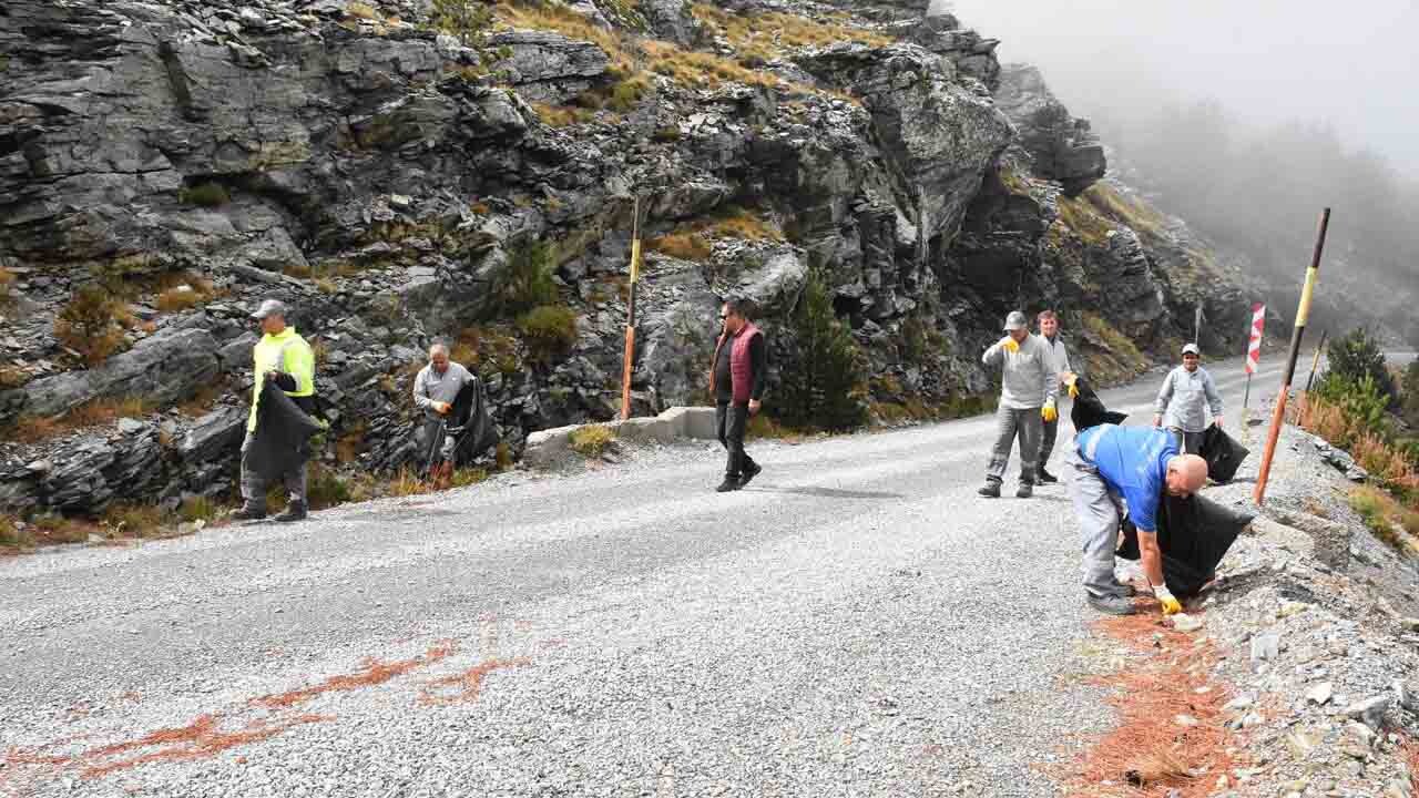 Kazdağları’nda temizlik çalışması