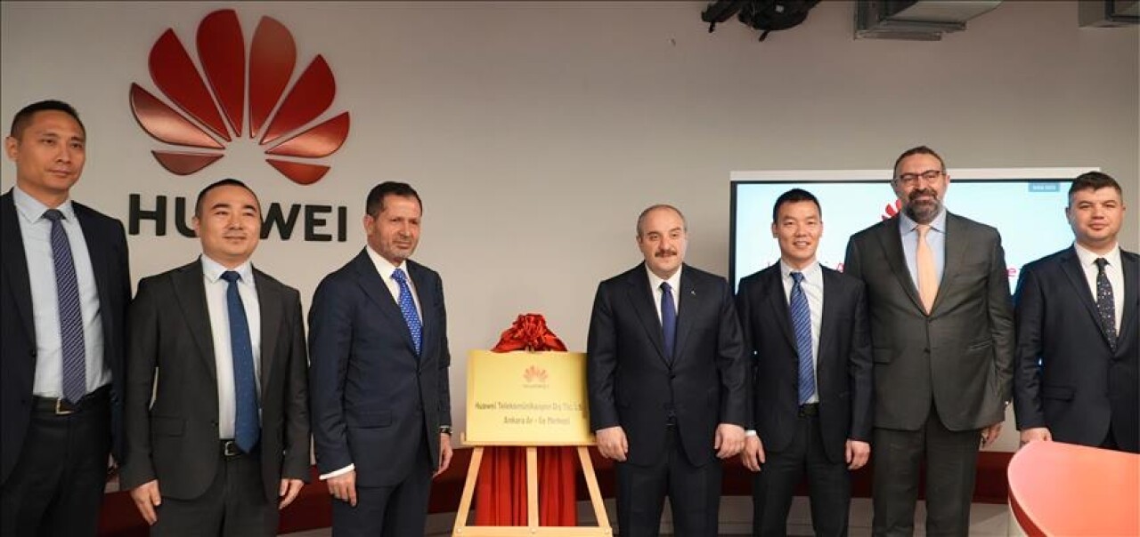 Huawei Türkiye'nin yeni AR-GE merkezi Bakan Varank'ın katılımıyla açıldı