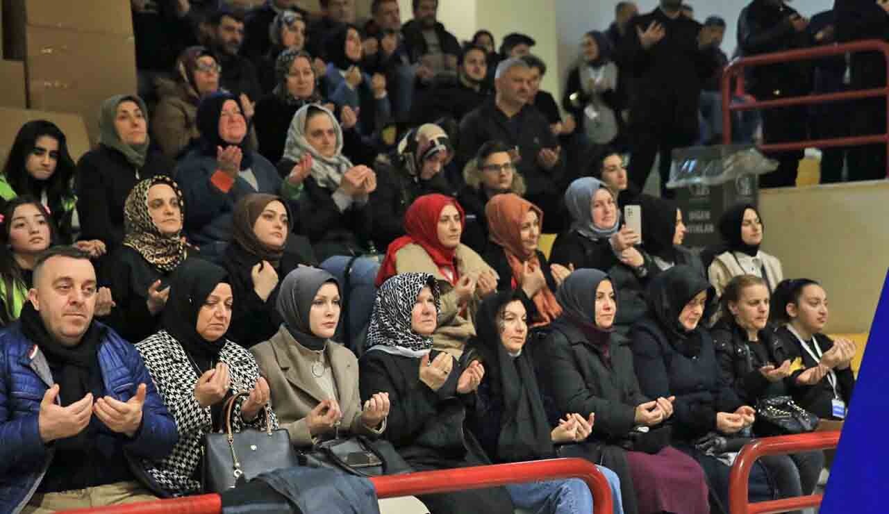 Bayrampaşa’da depremzedeler için Kur’an-ı Kerim okundu