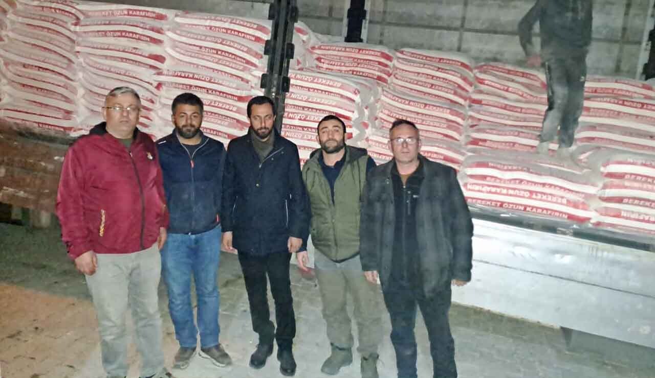 Gölcüklüler Hatay’a 1 kamyon odun ile 1 tır un gönderdi