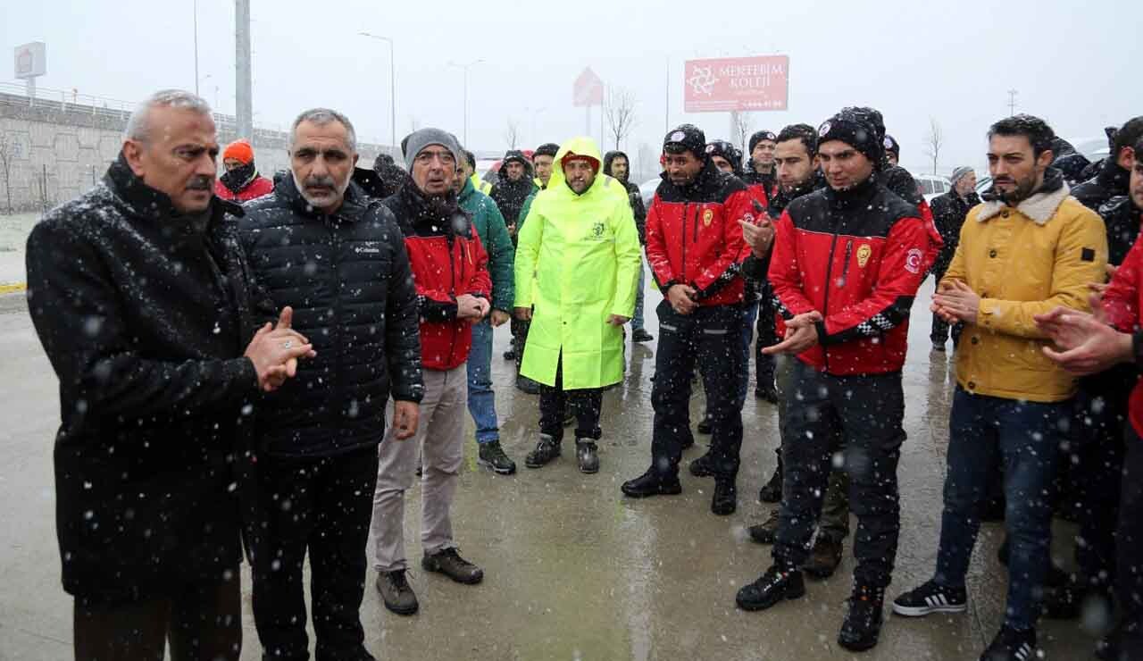 Kocaeli'den deprem bölgesine ekipler gitmeye devam ediyor