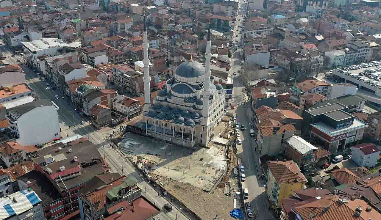 M. Ali Paşa Camiinde meydanın temeli atıldı