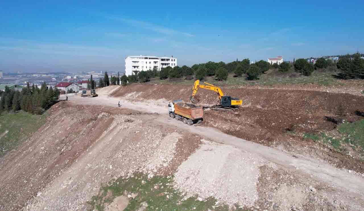 Dilovası Devlet Hastanesi’ne ulaşımı sağlayacak viyadüğün ayaklarına başlandı