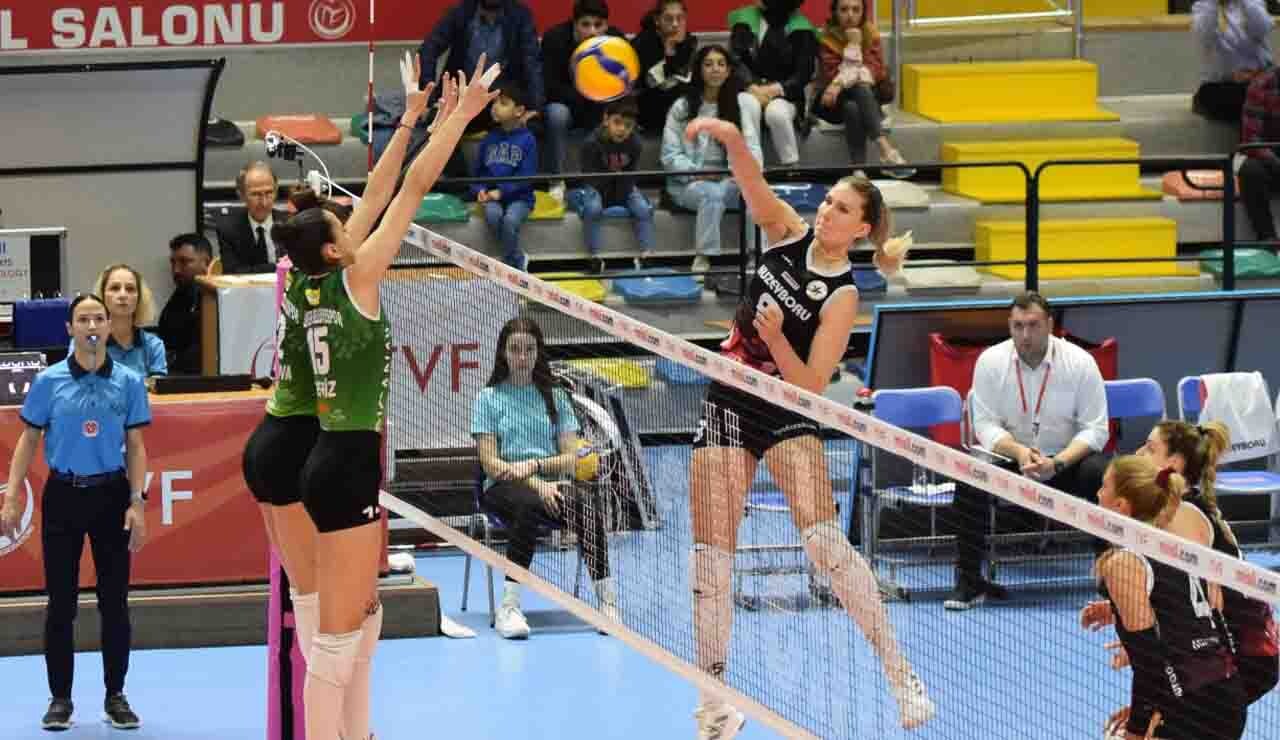 Nilüfer Belediyespor Kadın Voleybol Takımı 6. sıradaki yerini korudu