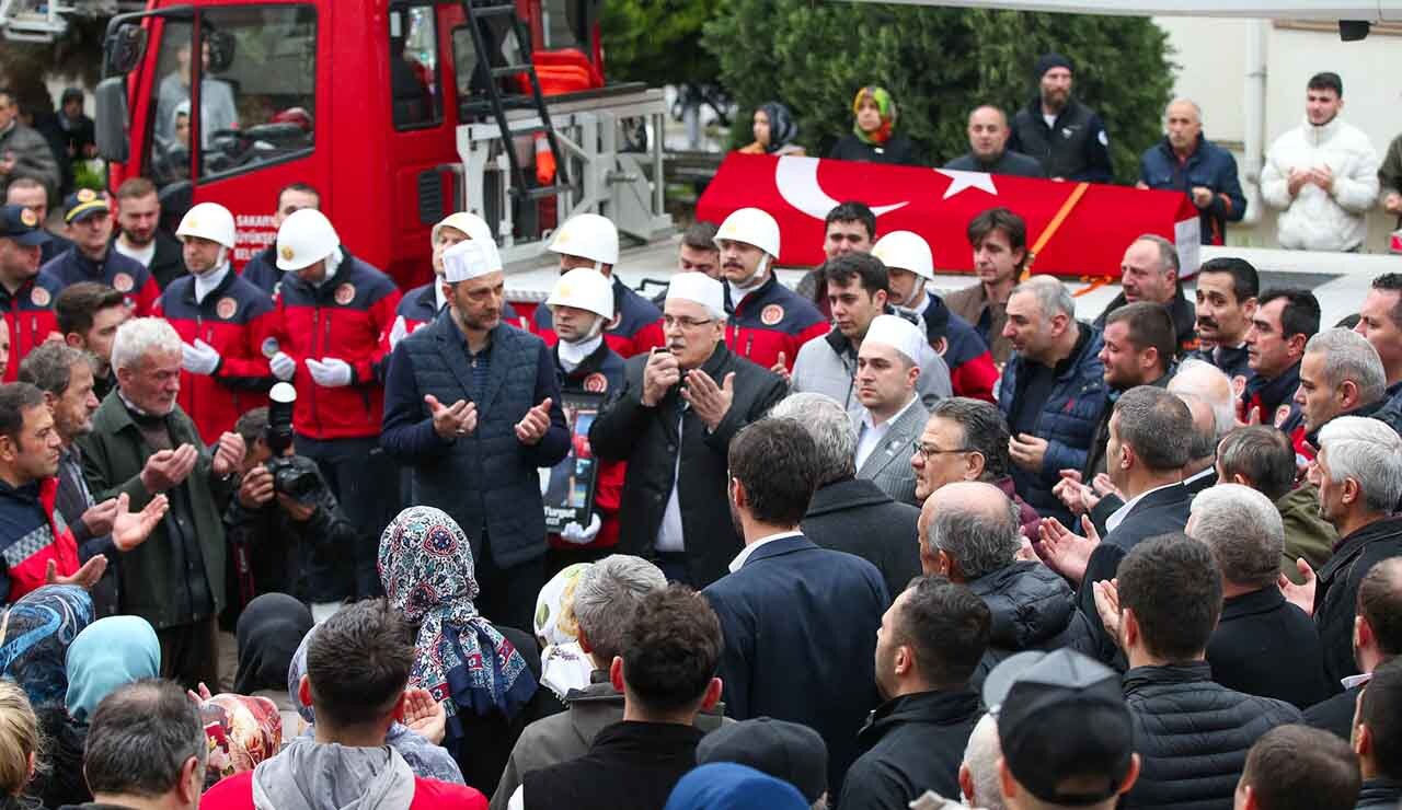 Şehit itfaiye eri Yusuf Turgut dualarla uğurlandı