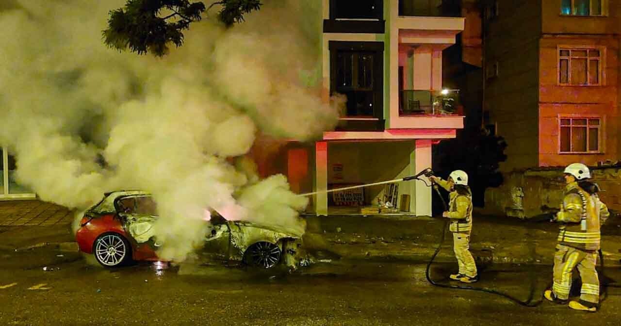 Kartal'da araç yangını