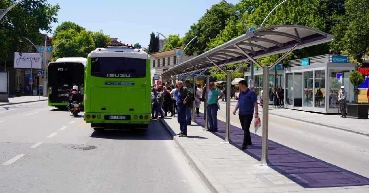 Kocaeli'nin 12 ilçesinde duraklar yenileniyor