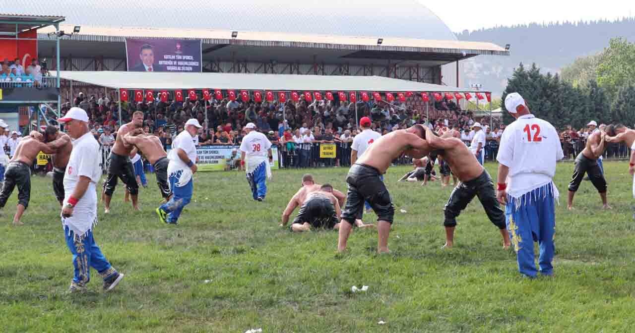 Sekapark Yağlı Güreşlerinde son 16 turu başpehlivanları belli oldu