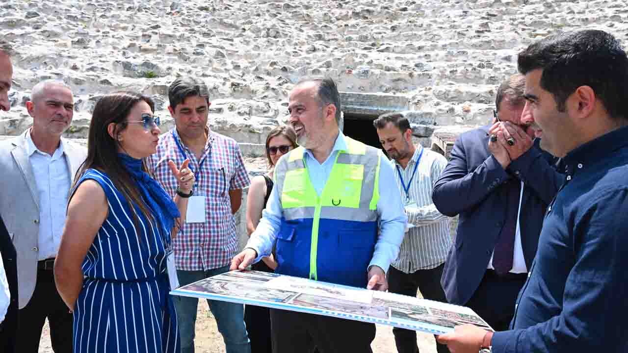 İznik Roma Tiyatrosu Turizme Kazandırılıyor