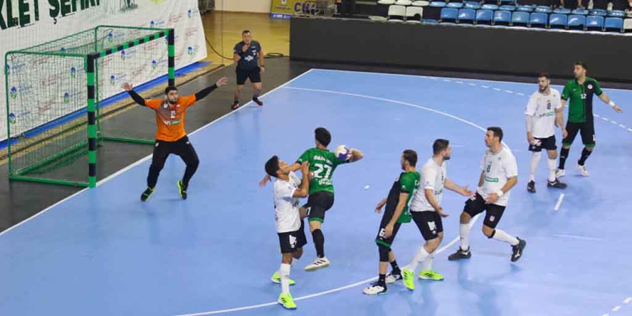 Beşiktaş, zorlu mücadeleden 28-32 galip ayrıldı