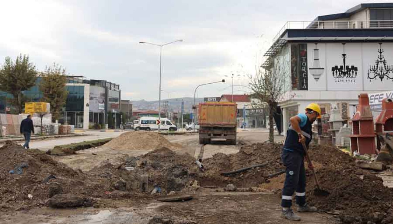 Kirişhane ve Cumhuriyet Caddelerinde altyapının ardından asfalt hazırlığı başladı