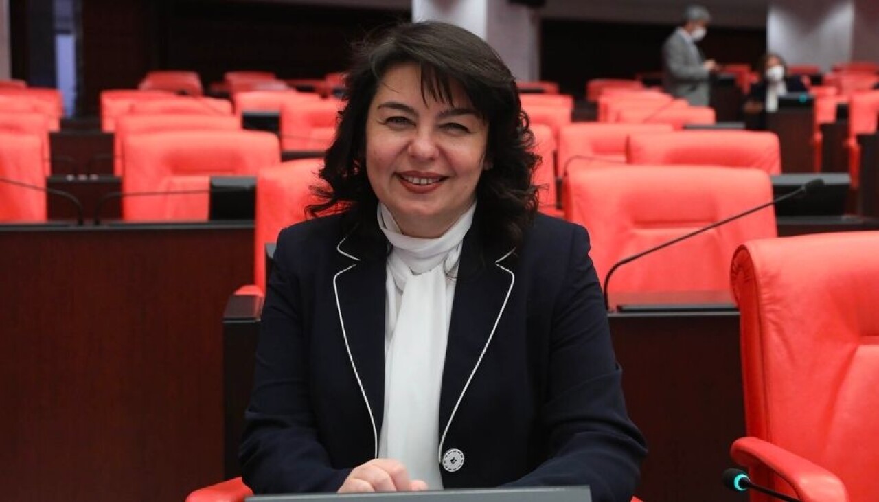 AK Parti Çanakkale’de Jülide İskenderoğlu’nu aday gösterdi