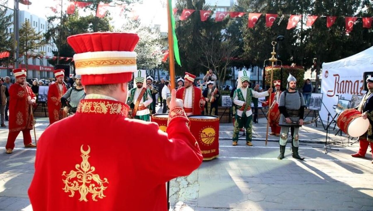 Mehteran gösterisi ile milli mücadele ruhu yaşatıldı