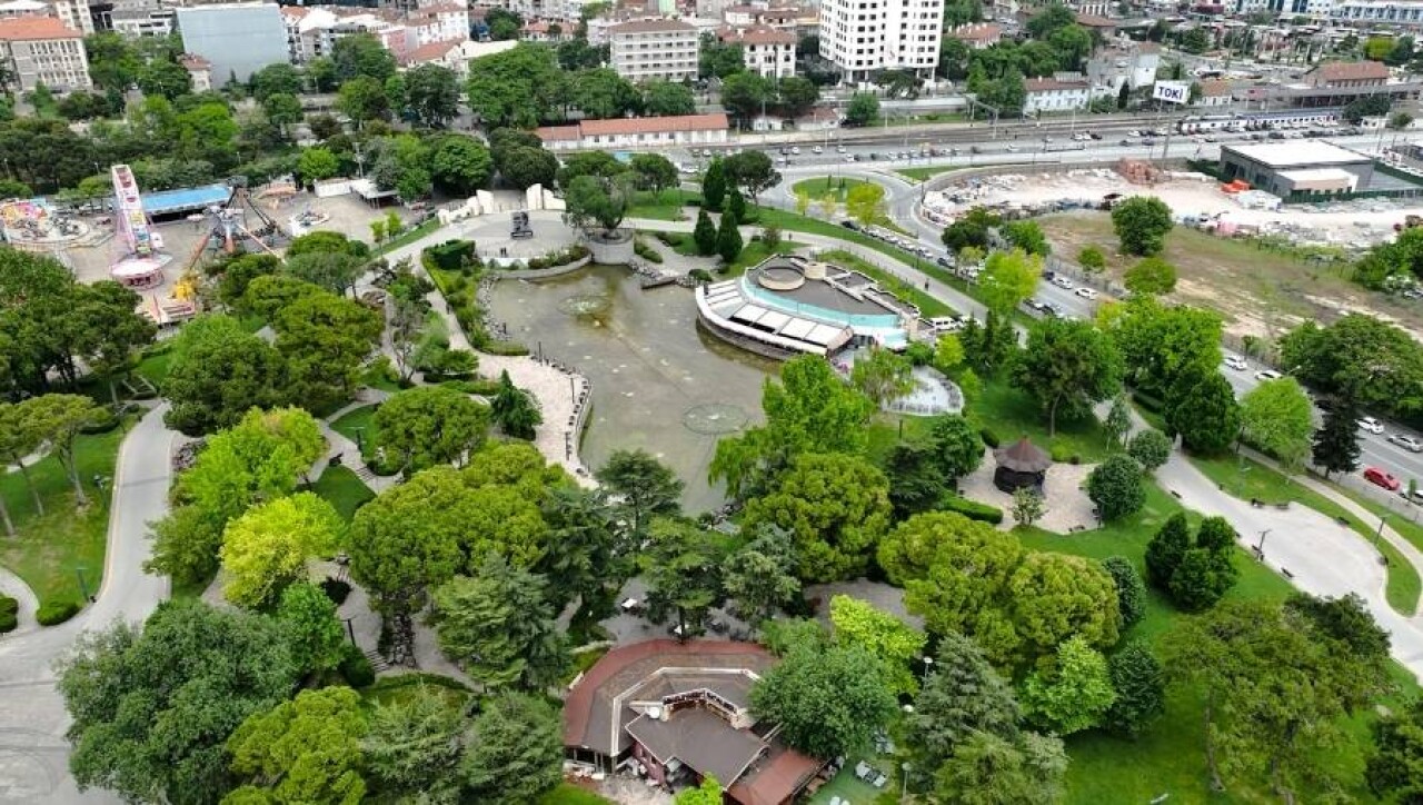 Atatürk Parkı göz kamaştırmaya devam ediyor