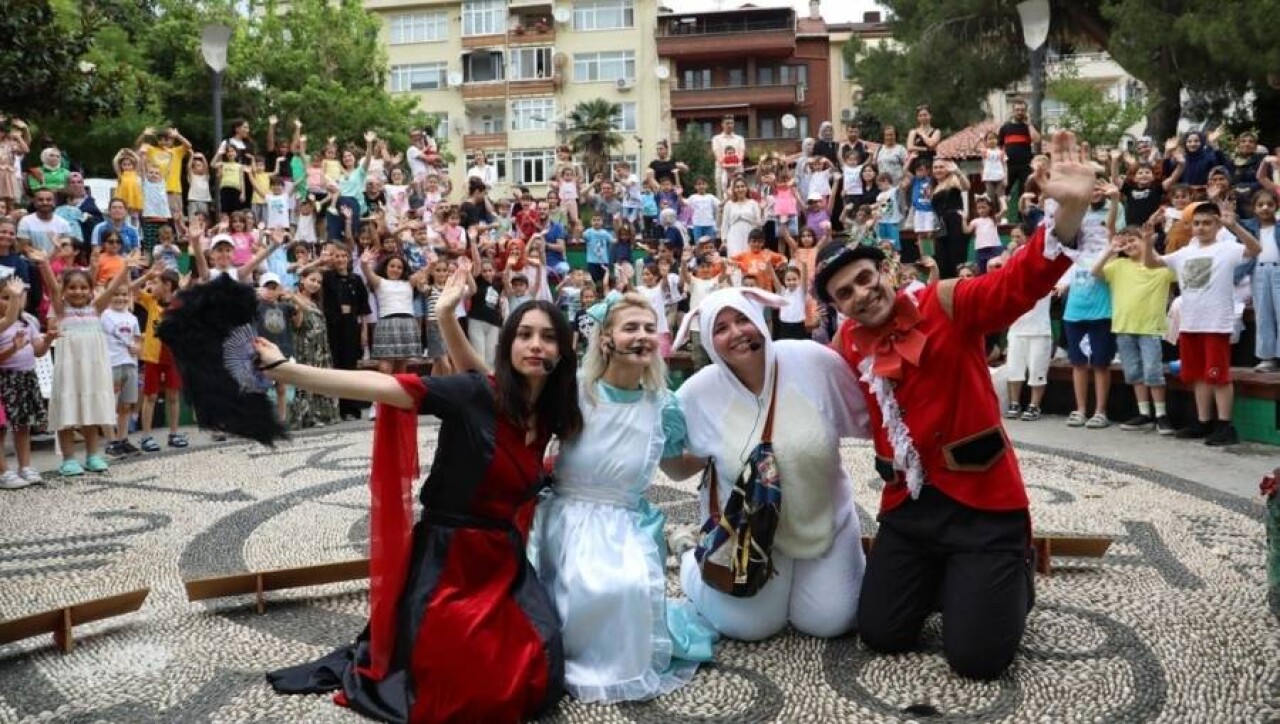 İzmit Belediyesinden öğrencilere Karne Şenliği