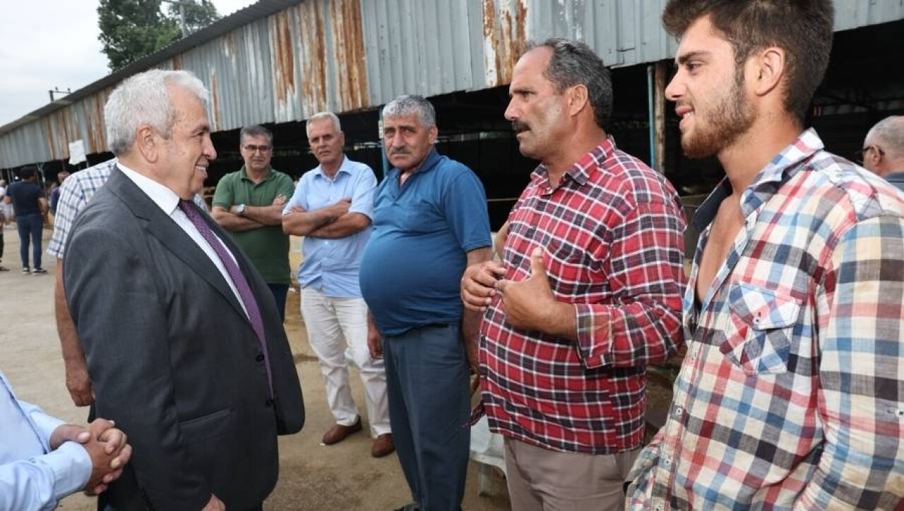 Hayvan yetiştiricileri satış olmamasından yakındı