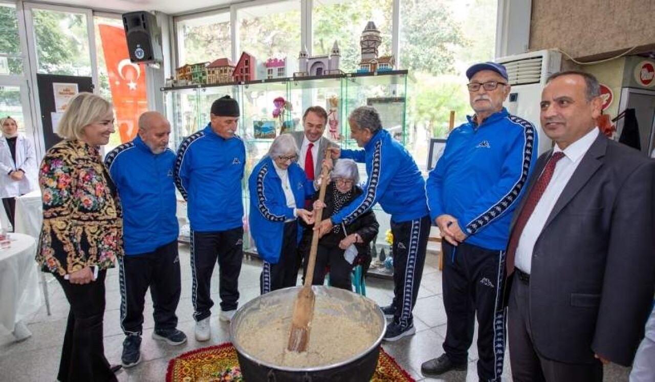 Bursa Büyükşehir Belediyesi'nden Yaşlılara ‘Moral’ Günü