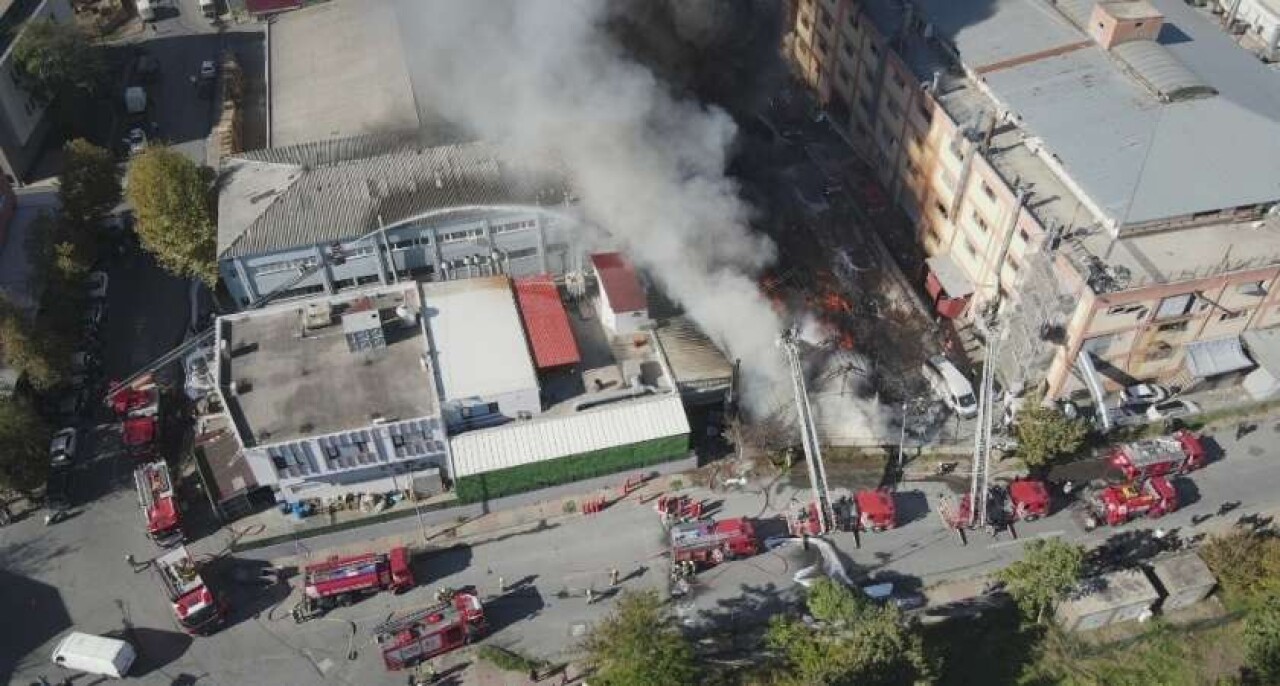 Gaziosmapaşa'da depo yangını