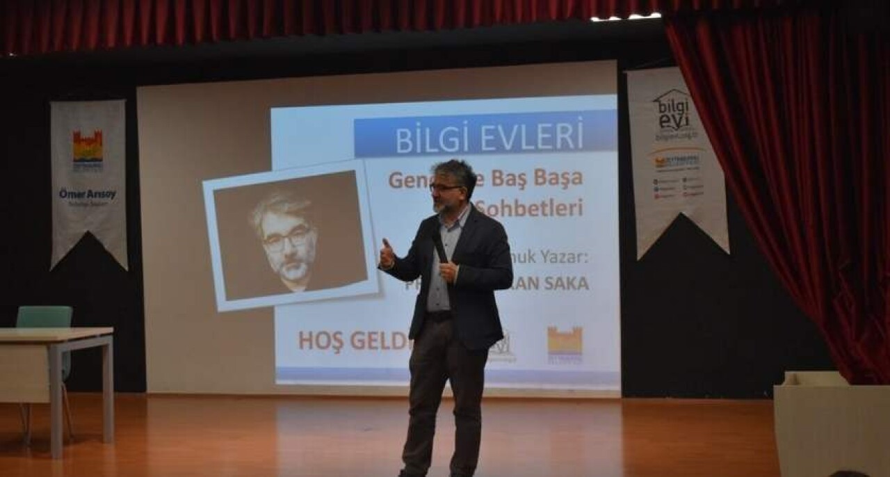 Zeytinburnu Belediyesi Bilgi Evleri’nin Düzenlediği Gençlerle Baş Başa Sohbetleri Prof. Dr. Erkan Saka Oldu