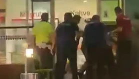 Adnan Menderes Havalimanında hareketli anlar: 4 polis bıçaklandı