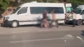 Cadde ortasında dehşet anları: Demir sopalarla darp ettiler