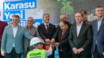 Karasu’da Sakarya Nehri ile Karadeniz’in buluştuğu noktada yeni bir sahil alanı inşasının temeli atıldı