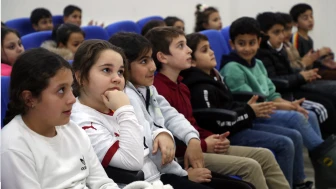 Sakarya'da Zabıta Ekiplerinden Öğrencilere Trafik Semineri: Yaya Güvenliği Ön Planda